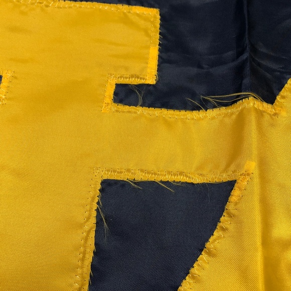 NOTRE DAME FIGHTING IRISH VINTAGE SEWN FLAG METAL GROMMETS 36"x26" - Picture 4 of 4